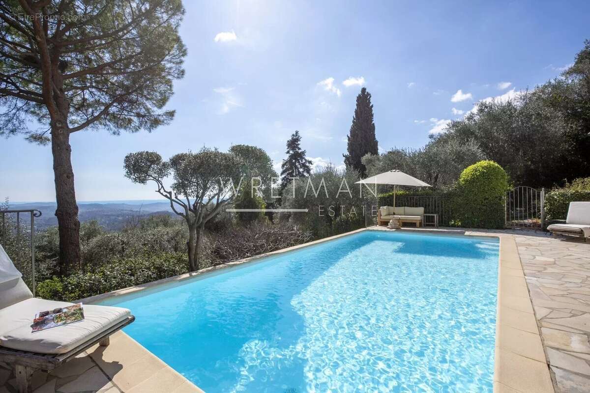 Maison à CHATEAUNEUF-GRASSE