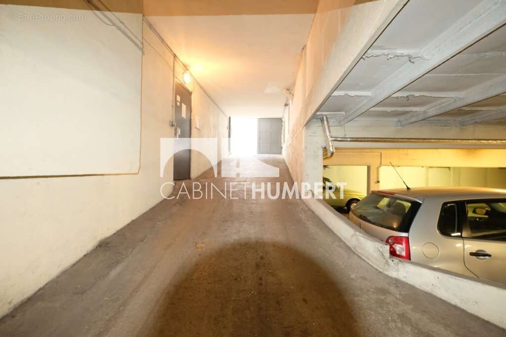 Parking à SAINT-ETIENNE