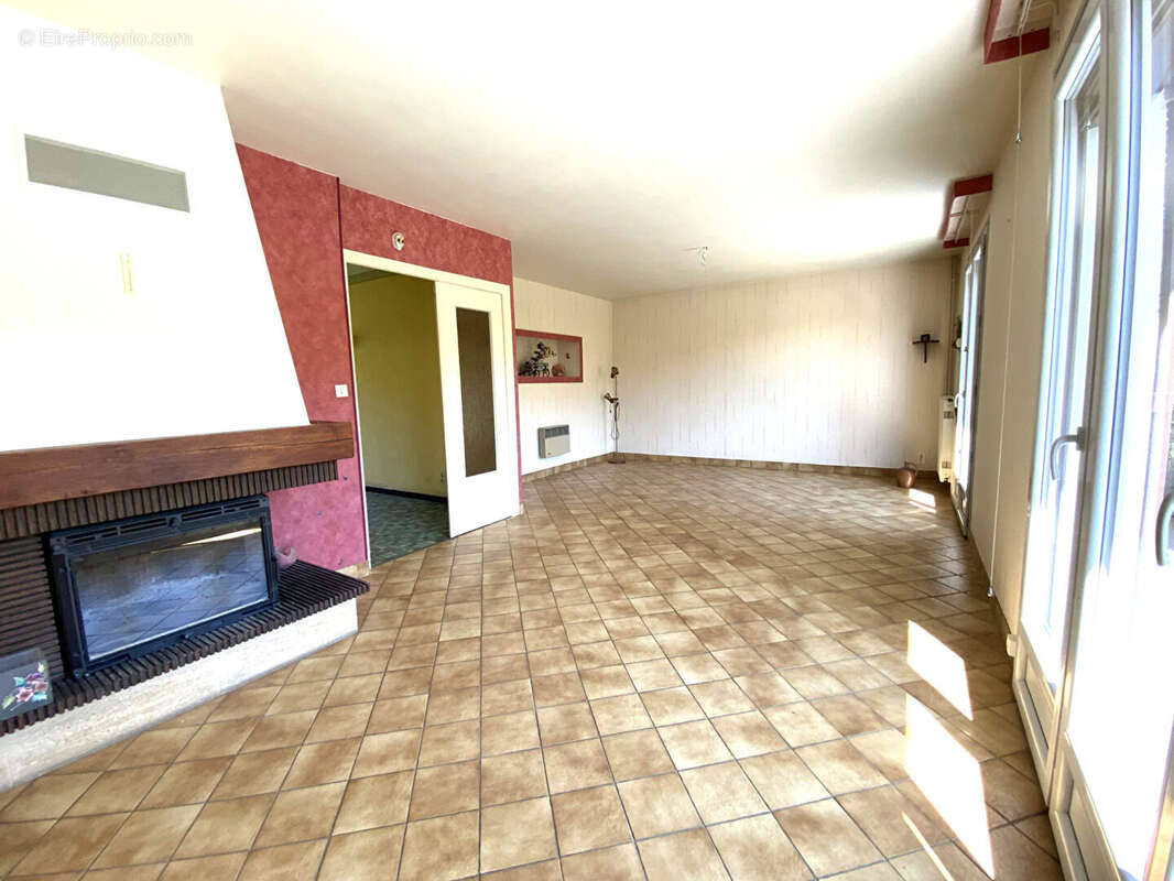 Maison 10 minutes Joigny entre Sens et Auxerre 5 chambres sur la commune de St Aubin Sur Yonne, maison de 133m - photo 6