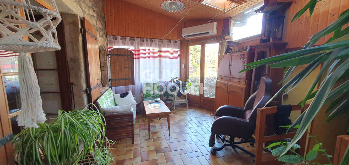 Charmante maison de pays en pierres avec cour intérieure et terrain - photo 4