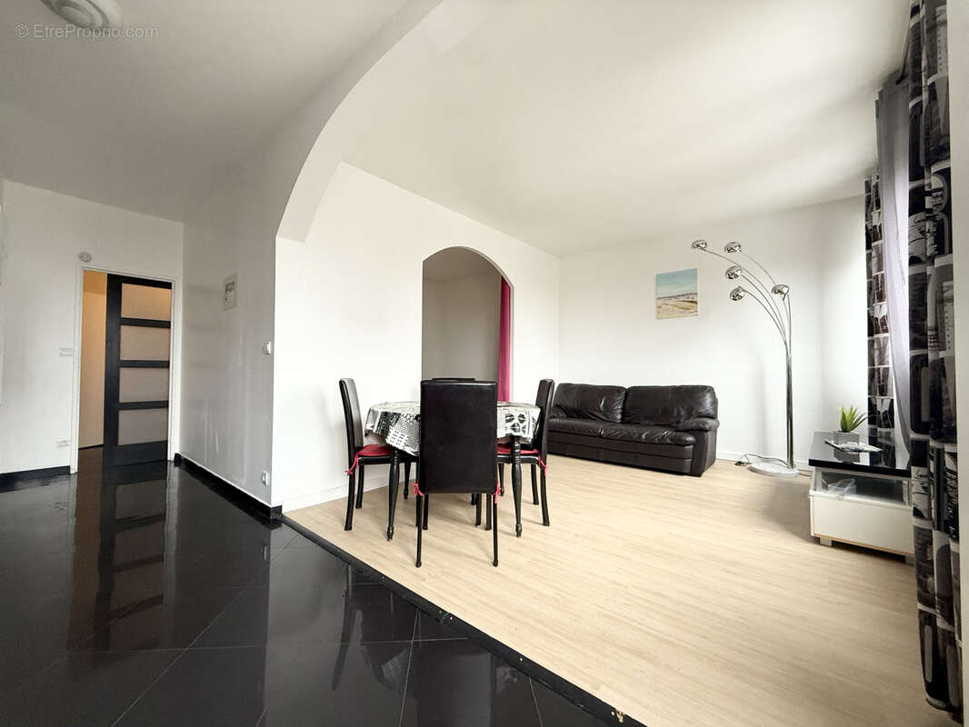 Appartement à COURBEVOIE