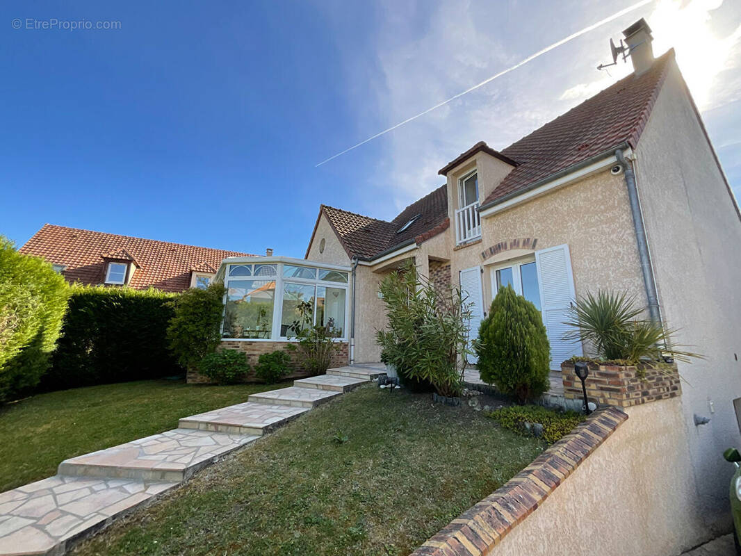 Maison à MAURECOURT