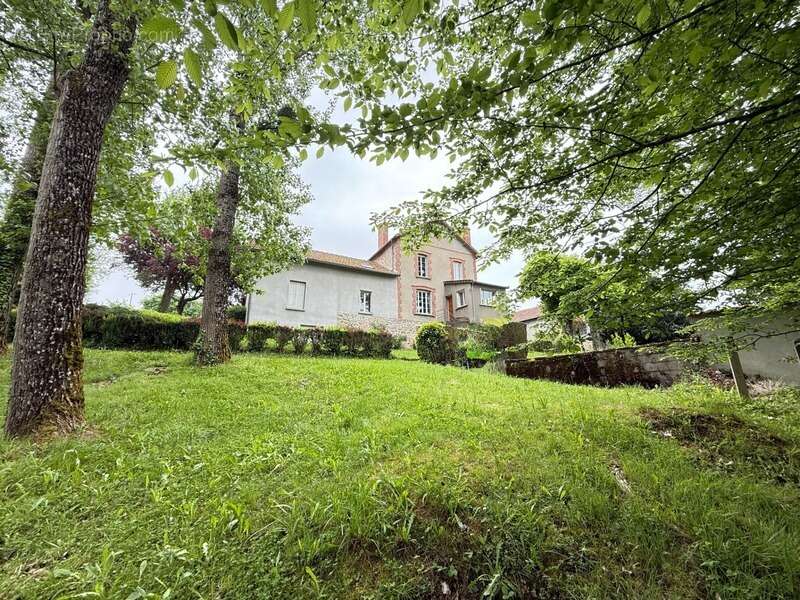 Maison à LA CELLE-DUNOISE