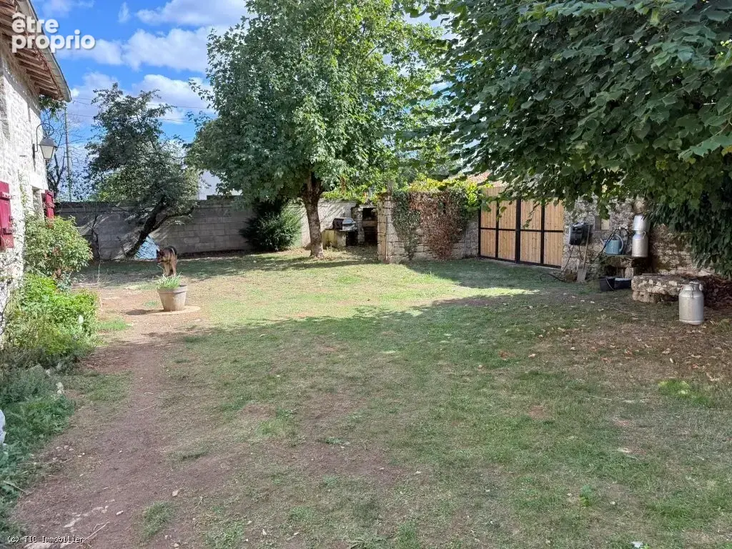 Maison en Pierre Avec Sa Piscine Chauffée et Dépendances Sur 4676m² - photo 31