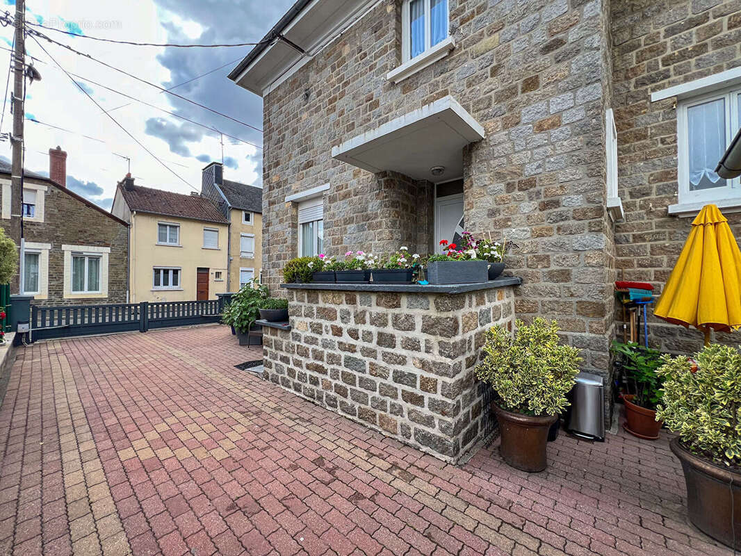 Maison à CONDE-SUR-NOIREAU