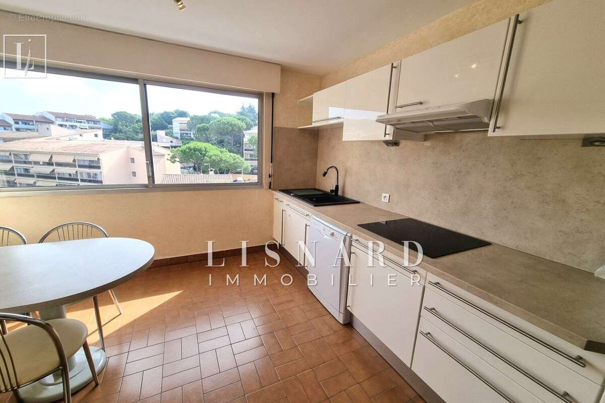 Appartement à VALLAURIS