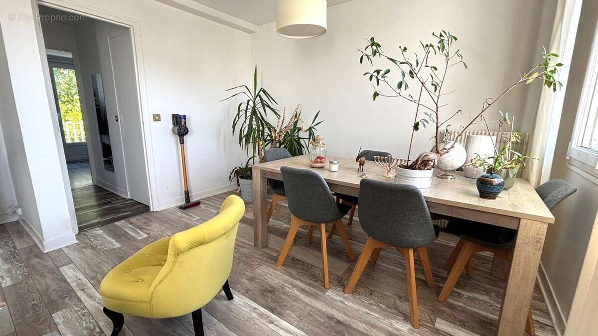 Appartement à MAISONS-ALFORT
