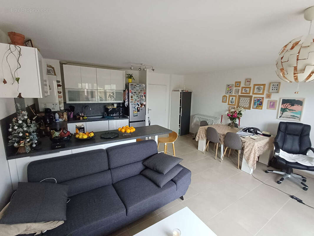 A vendre un appartement t3 rdc avec garage a la couronne - photo 3