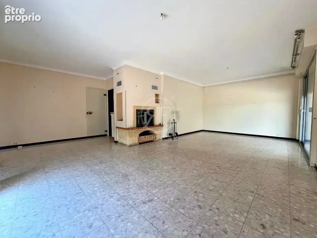 Maison / Appartement / Local / Garages et Caves - photo 2