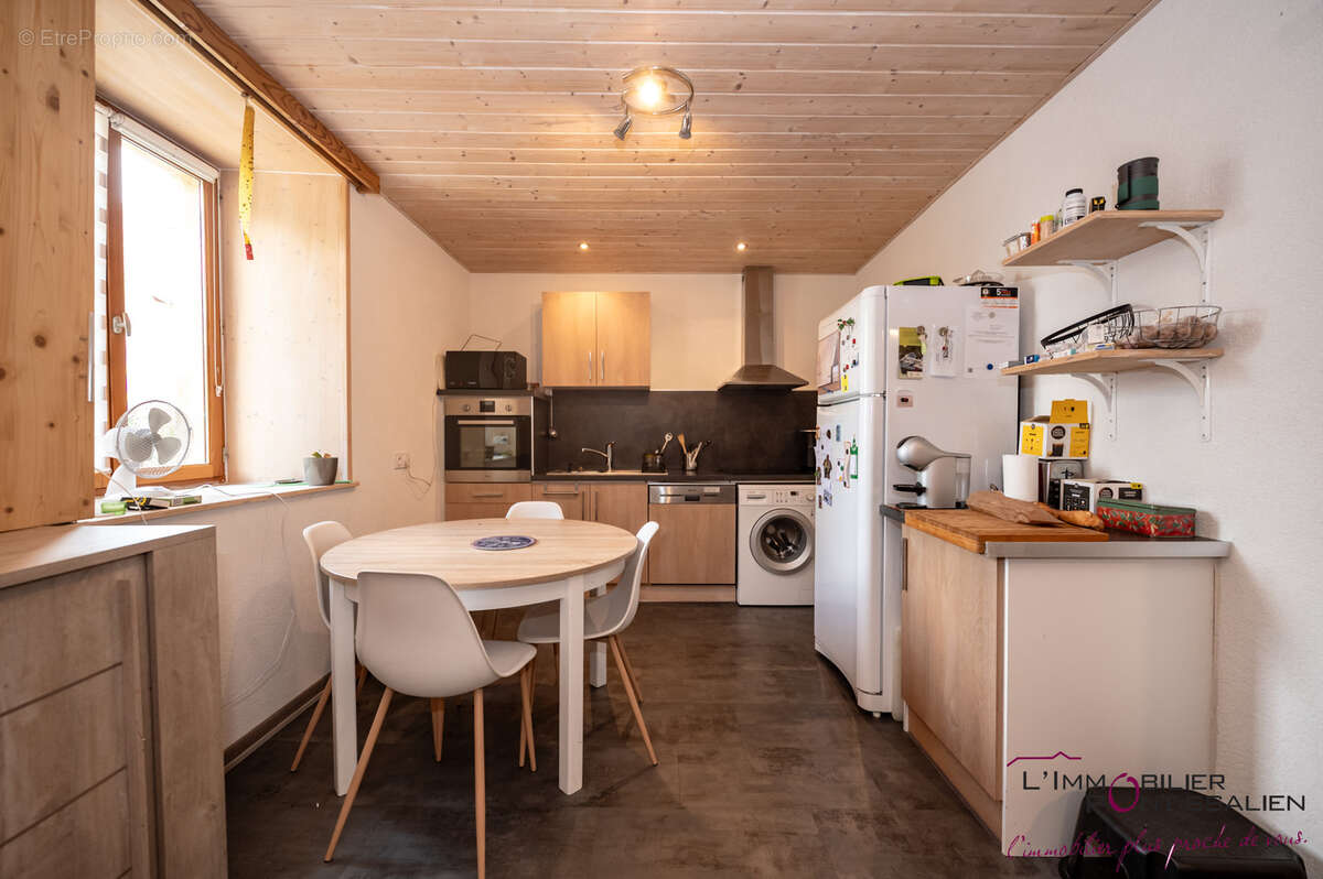 Maison de caractere offrant de beaux volumes - photo 32