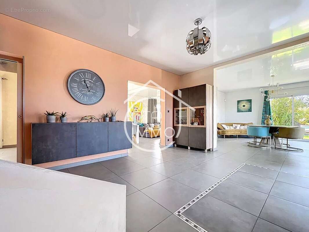 Maison à SAINT-MAGNE-DE-CASTILLON