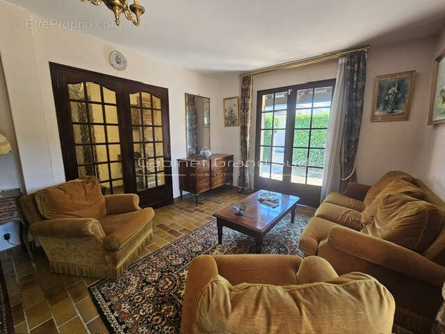 Mauguio A vendre maison de type 5 avec garage - photo 4