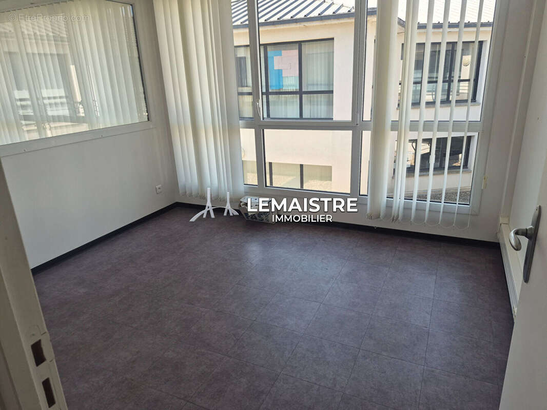L'Espace Clémenceau - Local professionnel ou commercial - 88,86 m² - 2 parkings - photo 4