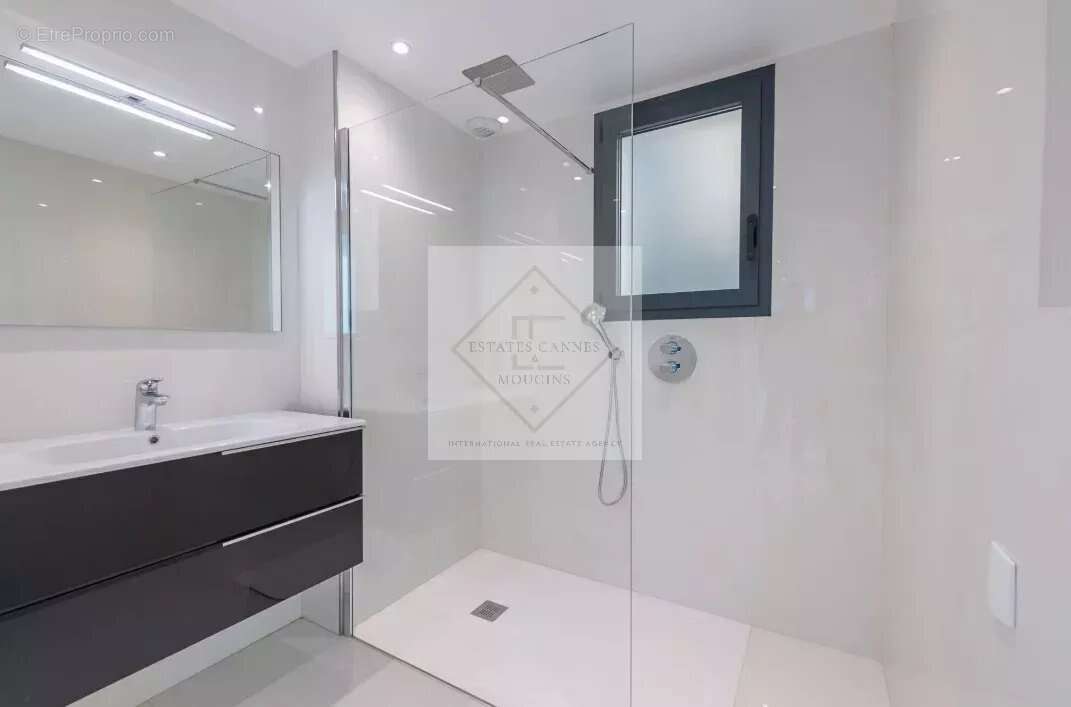 Appartement à ROQUEBRUNE-CAP-MARTIN