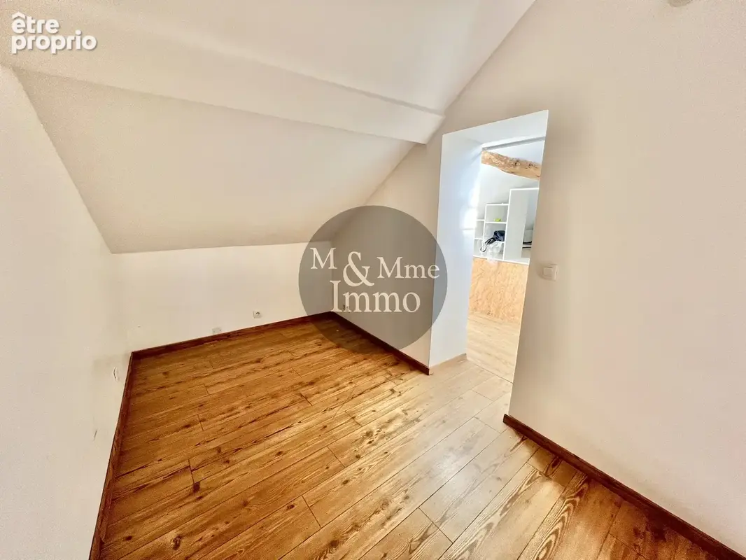 Appartement type 3 rénové au cœur du village - photo 6
