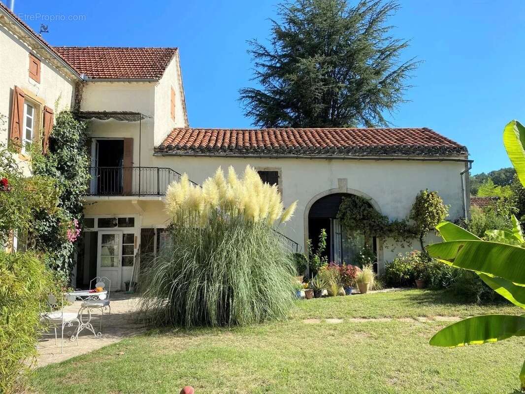 Maison à FRAYSSINET-LE-GELAT