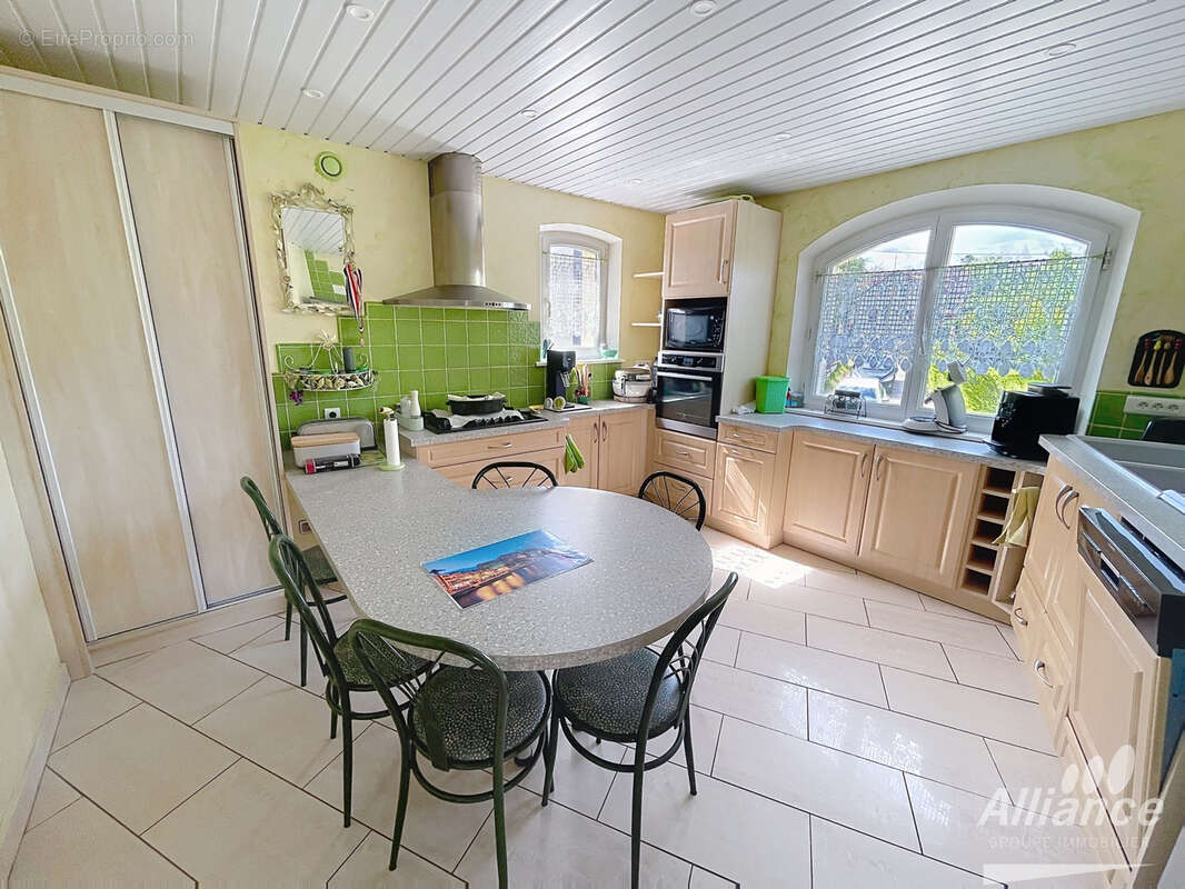 Maison de 1992 avec 4 chambres et piscine - photo 9