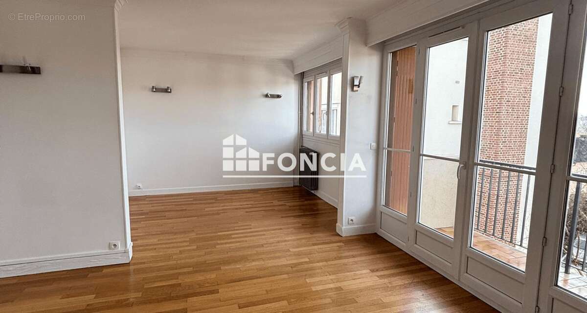 Appartement à VERRIERES-LE-BUISSON