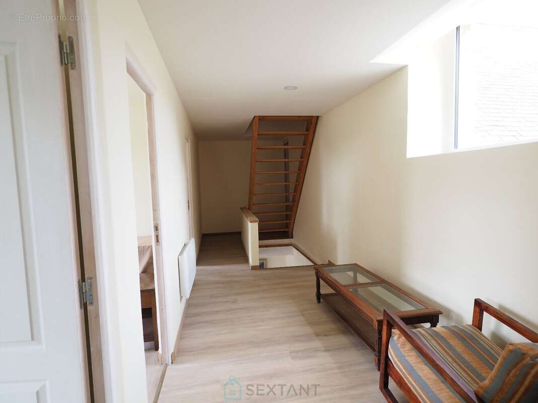 Remungol - Immeuble 157 m² + 50 m² complémentaires avec petit espace jardin intérieur - photo 12