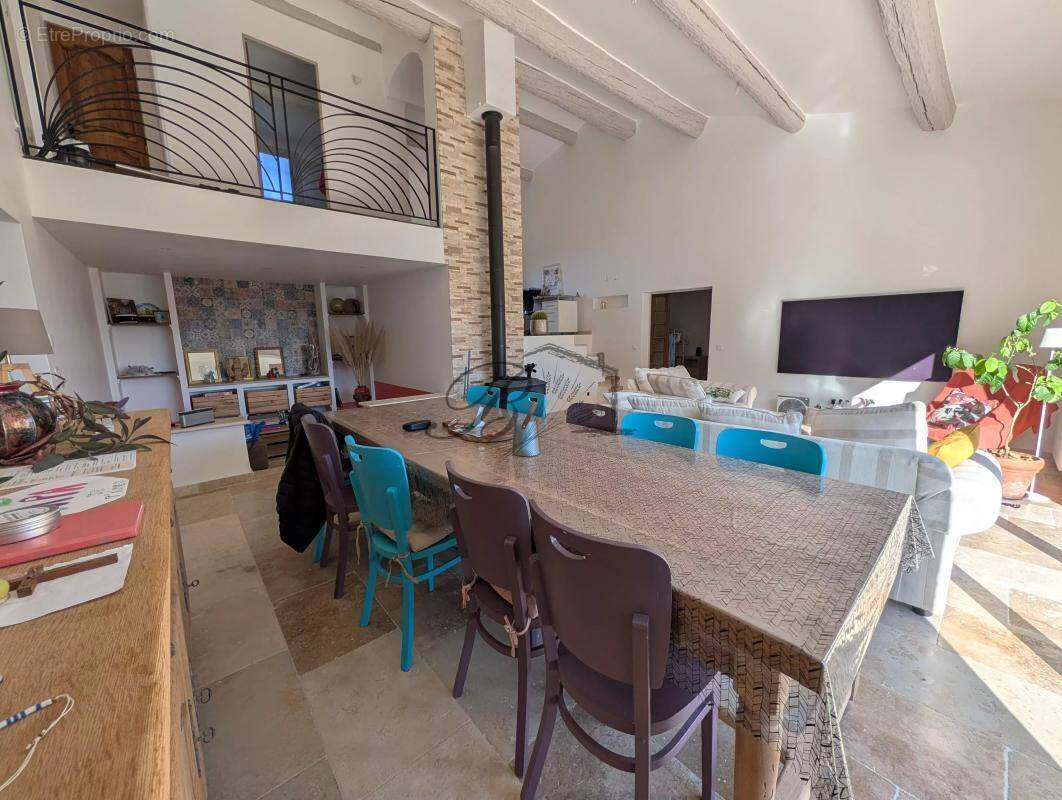 Maison à LA TOUR-D'AIGUES