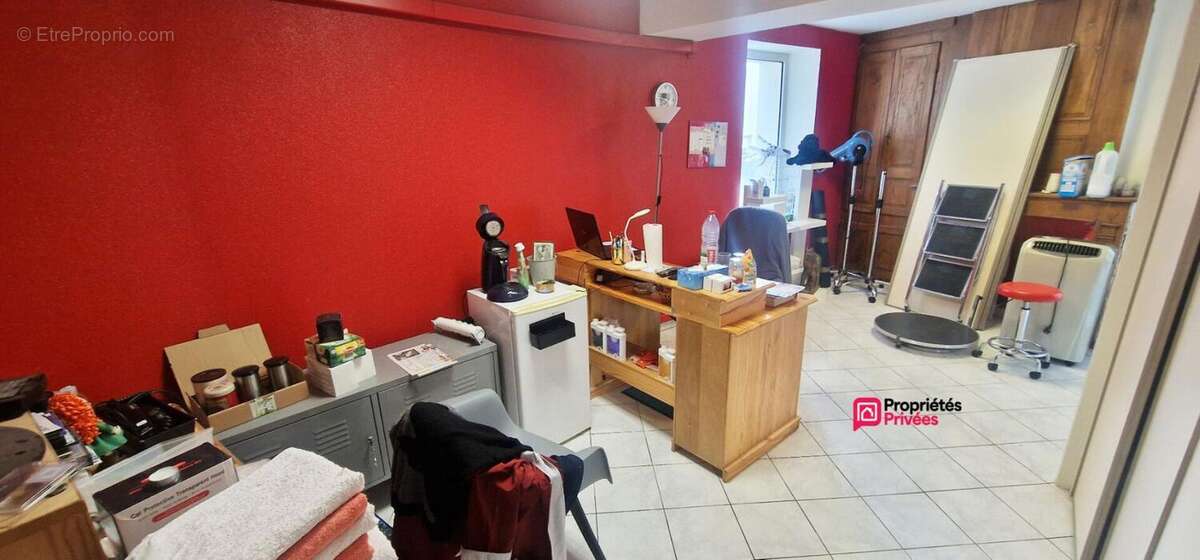 Immeuble de rapport - 90 m² - 4 pièces - local commercial et appartement T2 - photo 6