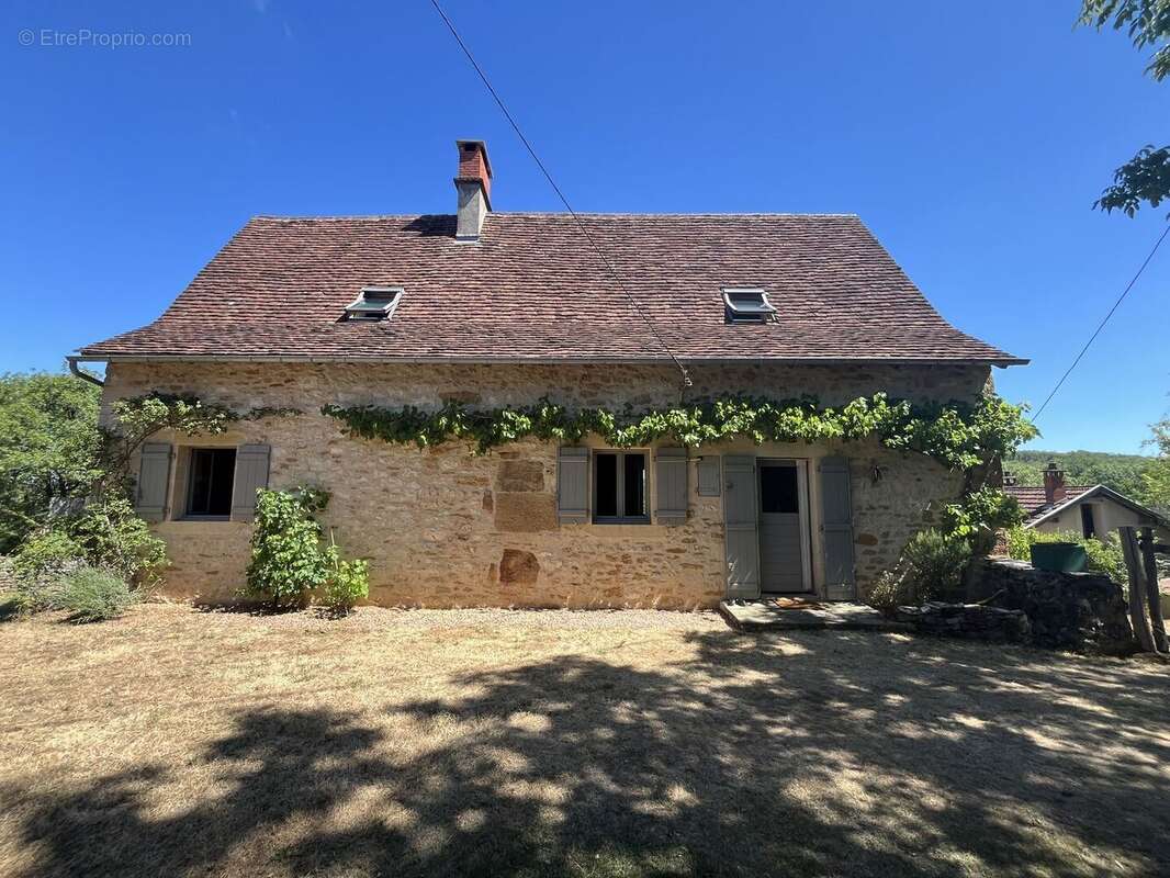 PROCHE FIGEAC – Authentique maison quercynoise en pierre de plain-pied avec grange - photo 2