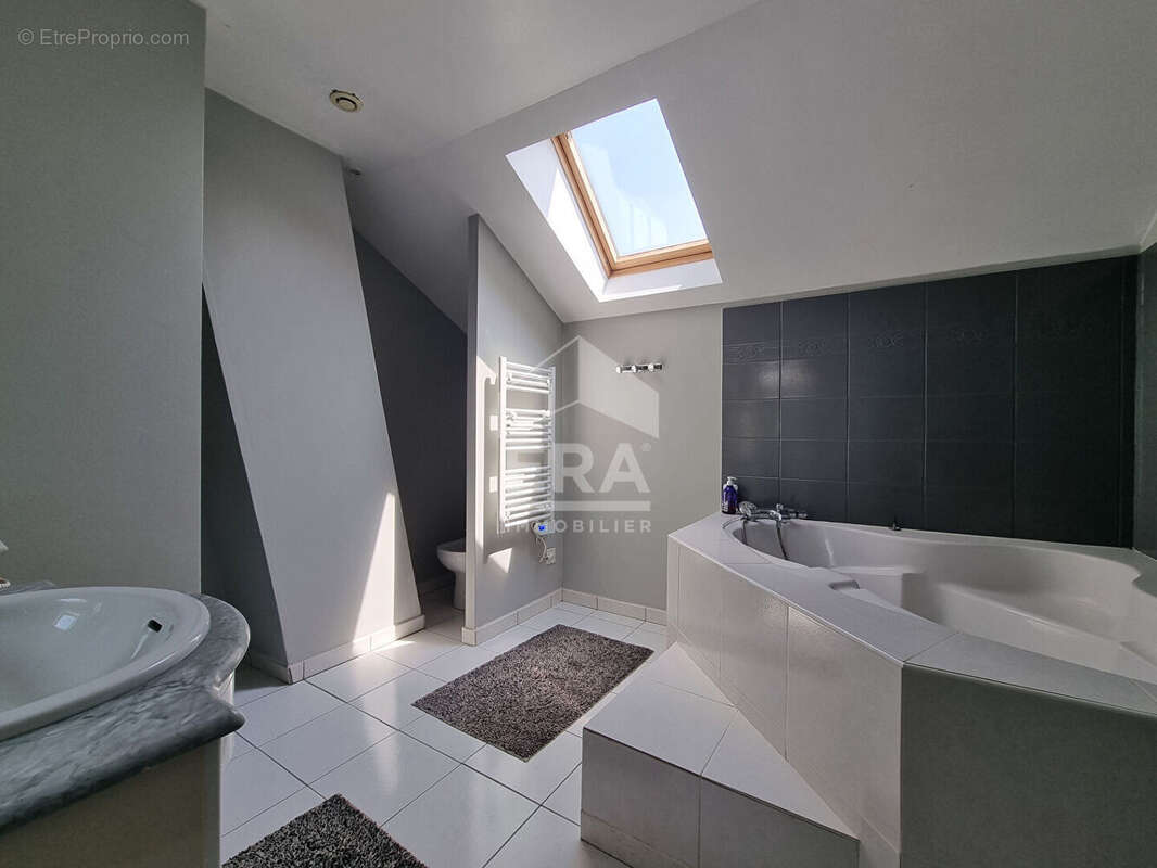 Maison à SAINT-REMY-L'HONORE