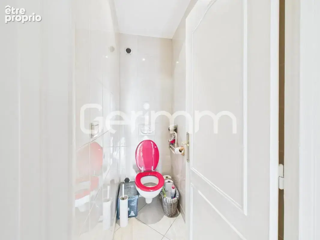 Vente - Appartement - 3 pièces + cuisine - 75 m² - 215 000 € - - photo 23