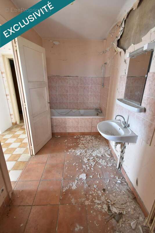 Maison 67 m² à Saint-Amour-Bellevue  - photo 6