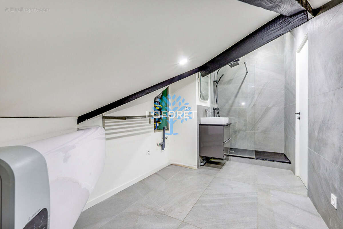 Appartement à PARIS-20E