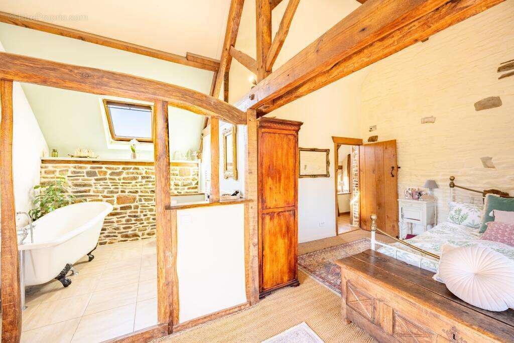 Maison à SAINT-HILAIRE-DU-HARCOUET