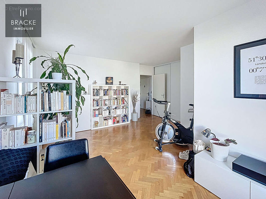Appartement à COURBEVOIE