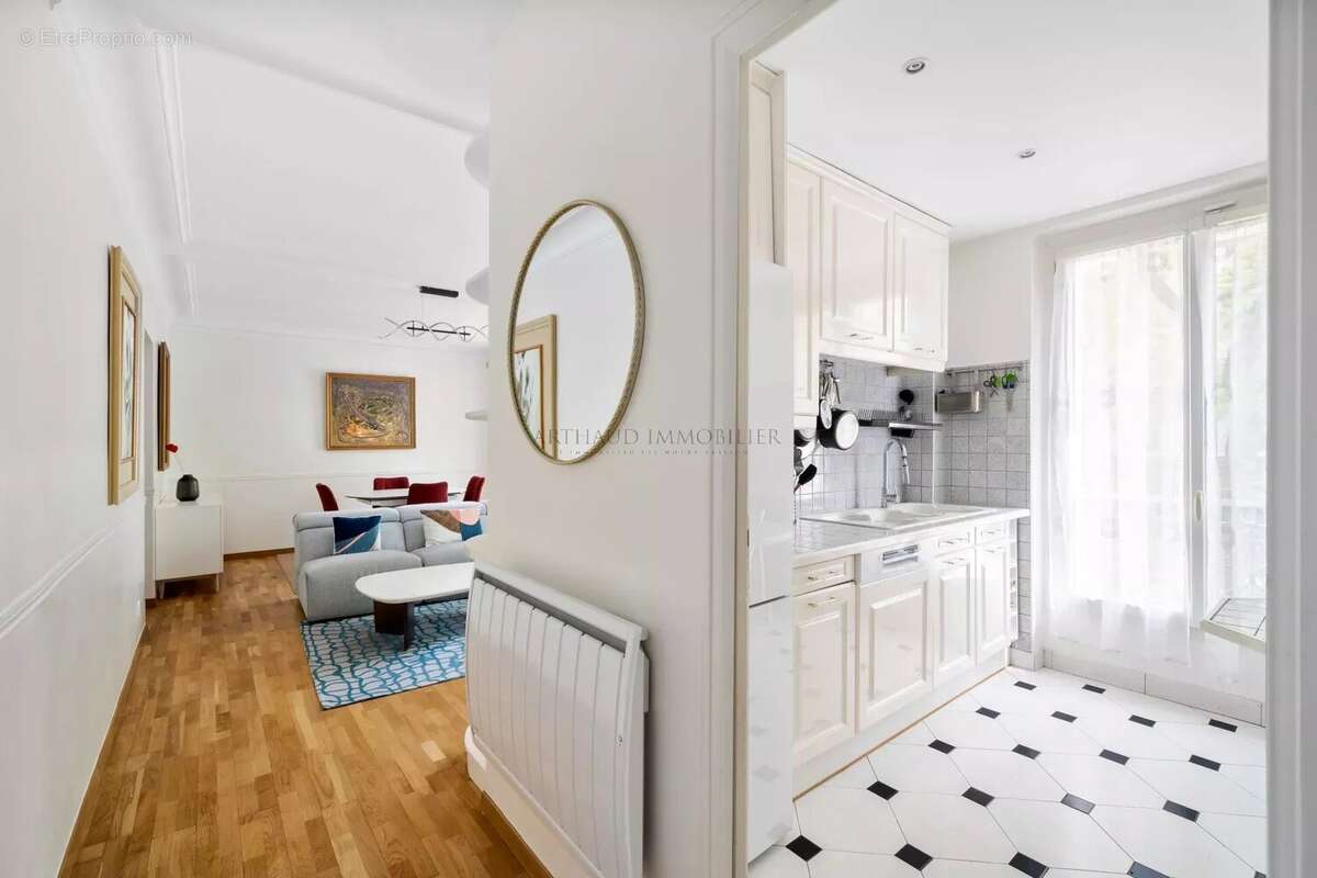 Appartement à PARIS-11E