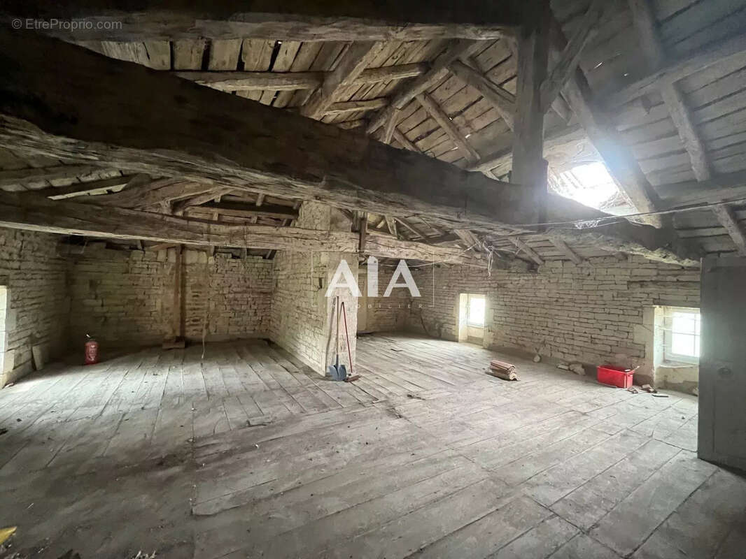 Charmante propriété à rénover avec dépendances - photo 17