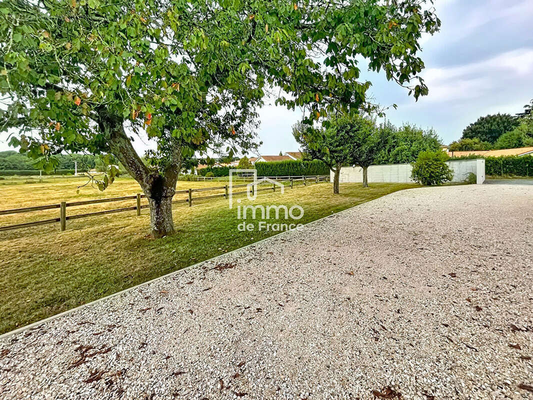 Maison à DOMPIERRE-SUR-VEYLE