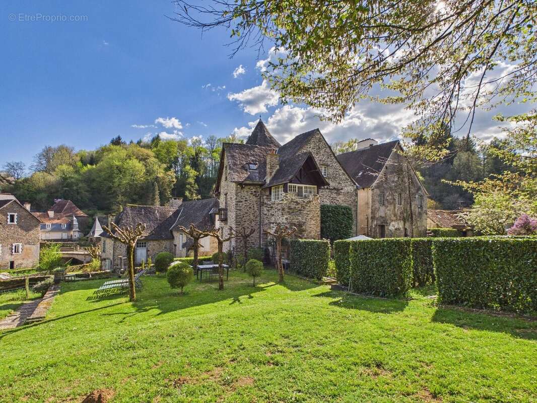 Maison à SEGUR-LE-CHATEAU