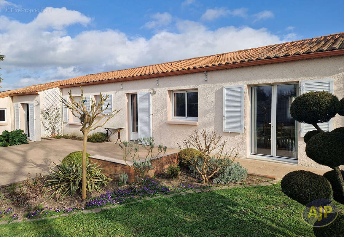 Maison à CUGAND
