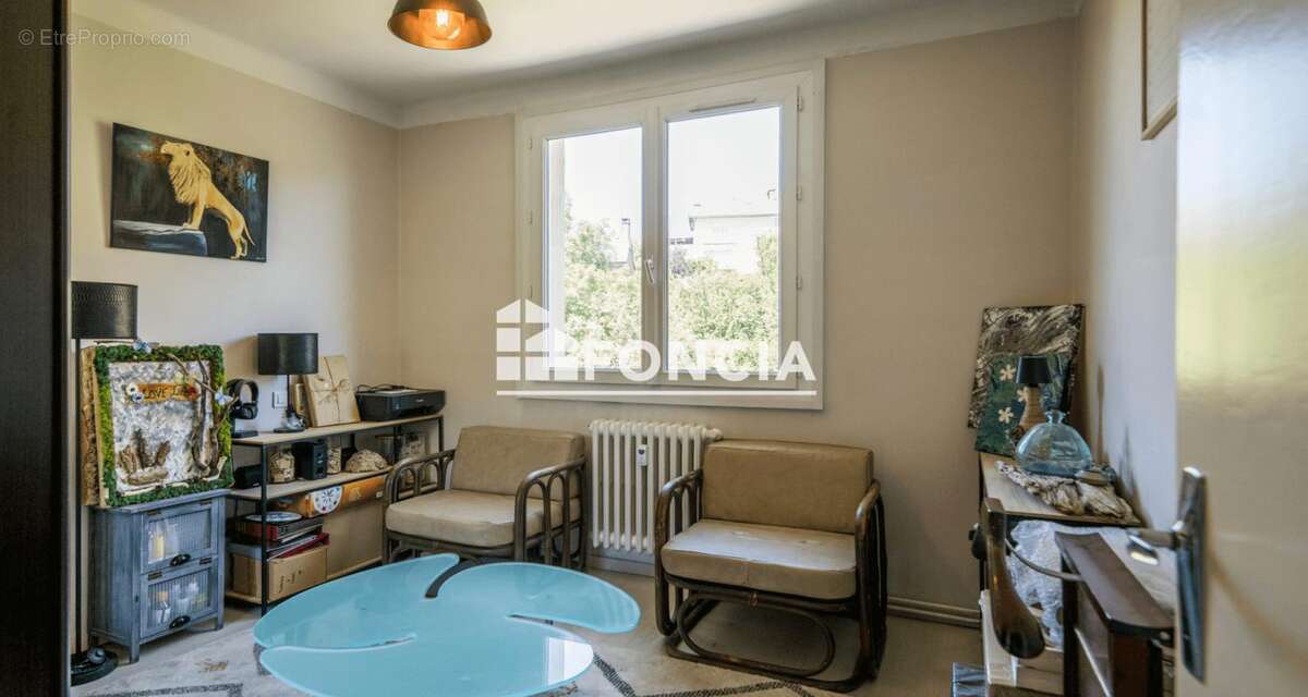 Rodez – T4 de 85 m² au dernier étage avec une vue exceptionnelle avec cave et garage - photo 7