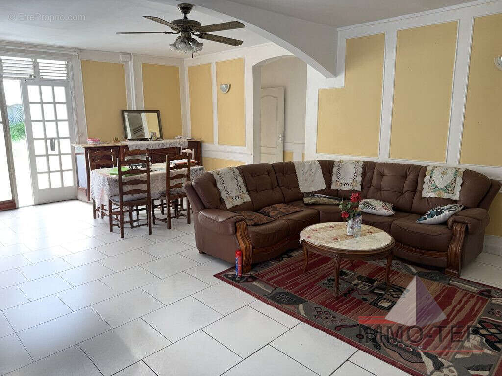 Appartement à BAIE-MAHAULT