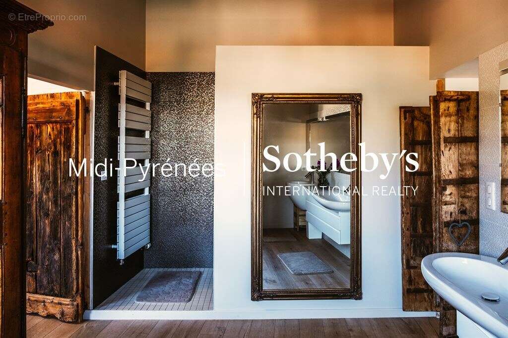 Belle allure pour cette propriété avec deux habitations - photo 15