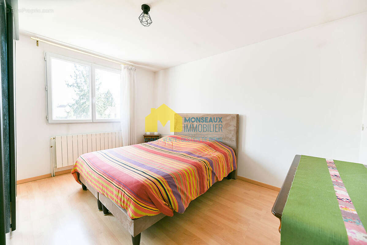 Maison à SAINTE-GENEVIEVE-DES-BOIS