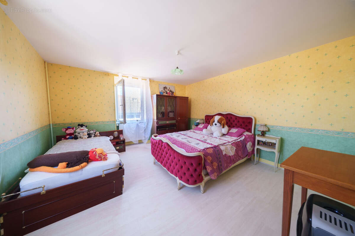 Maison 10 pièces 215 m² à vendre à Saint-Bonnet-De-Rochefort (03800) - photo 7