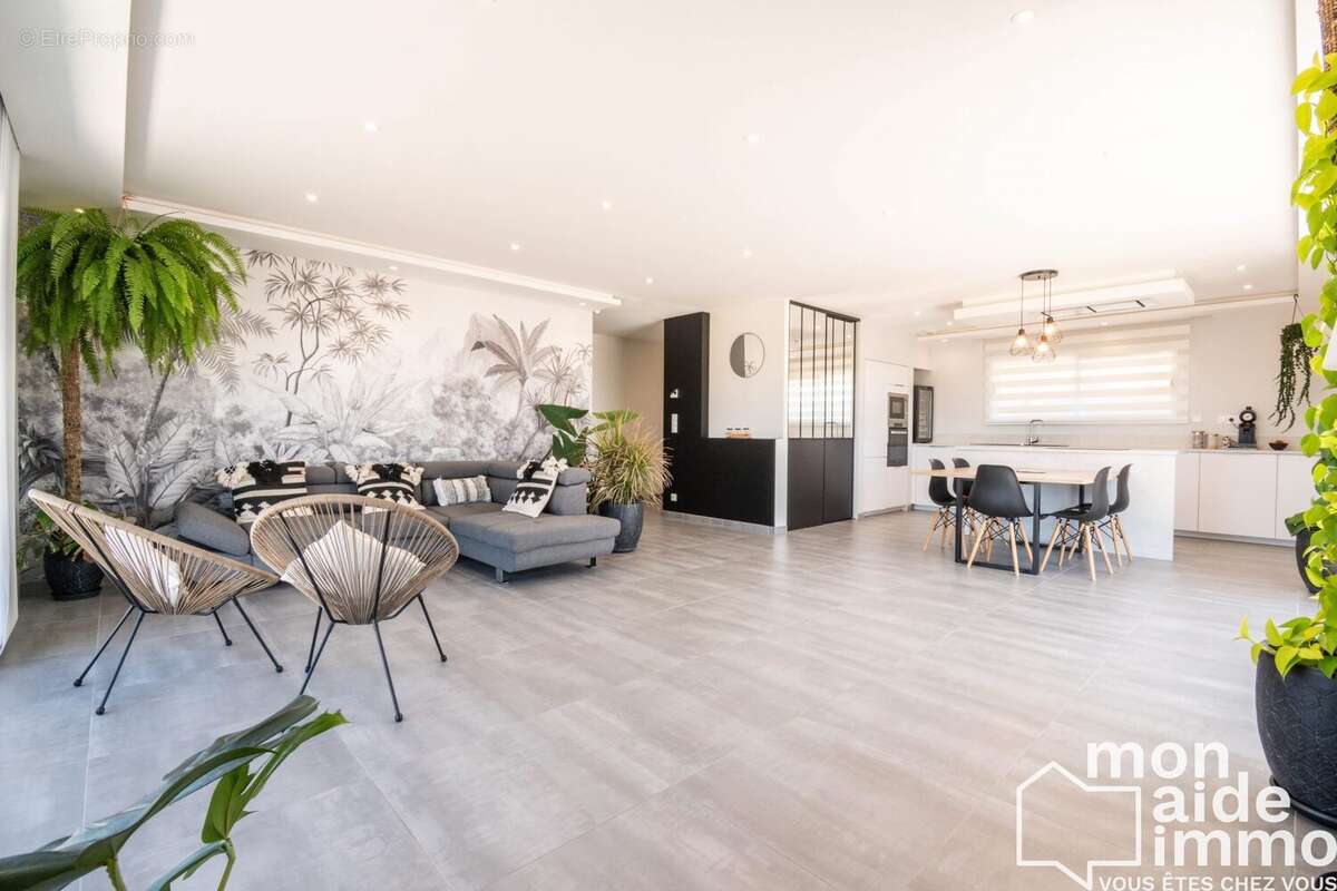 Maison à SAINTE-RADEGONDE