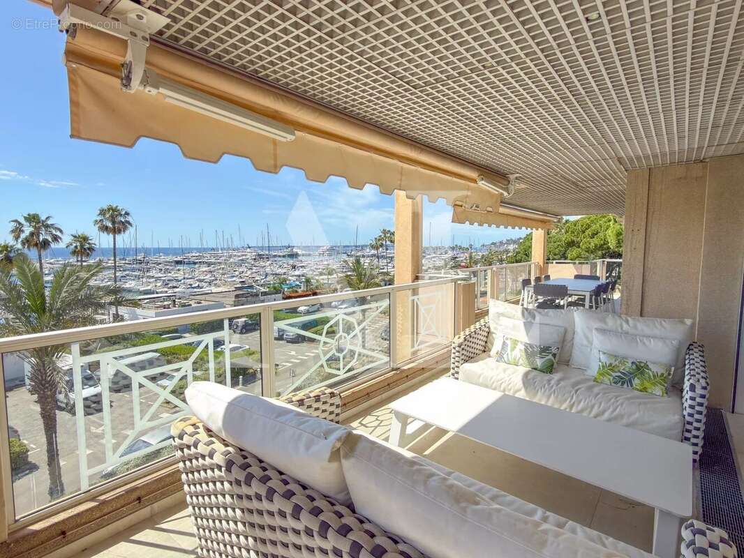 Appartement à VALLAURIS