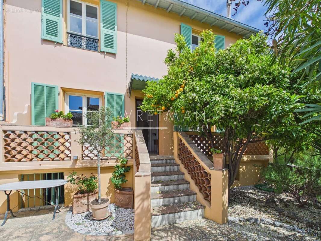 Appartement à TOURRETTES-SUR-LOUP