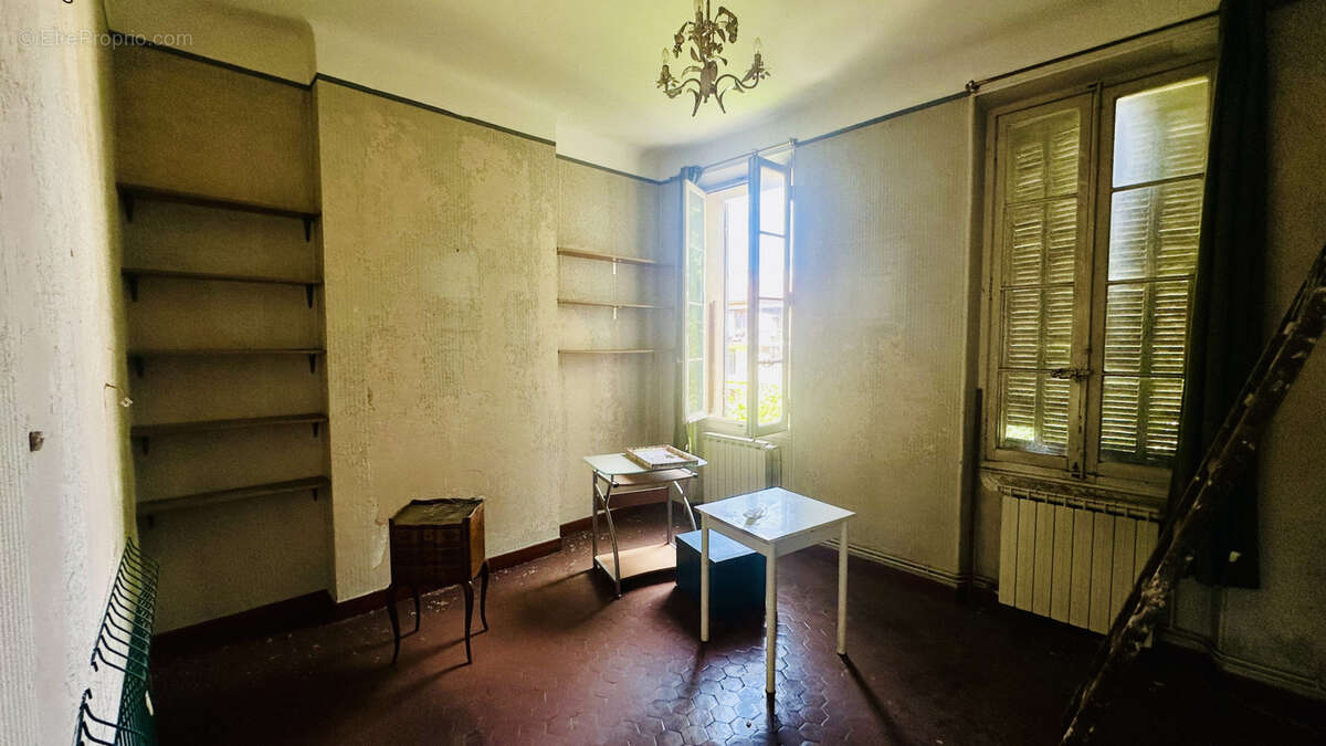 Appartement à MARSEILLE-5E