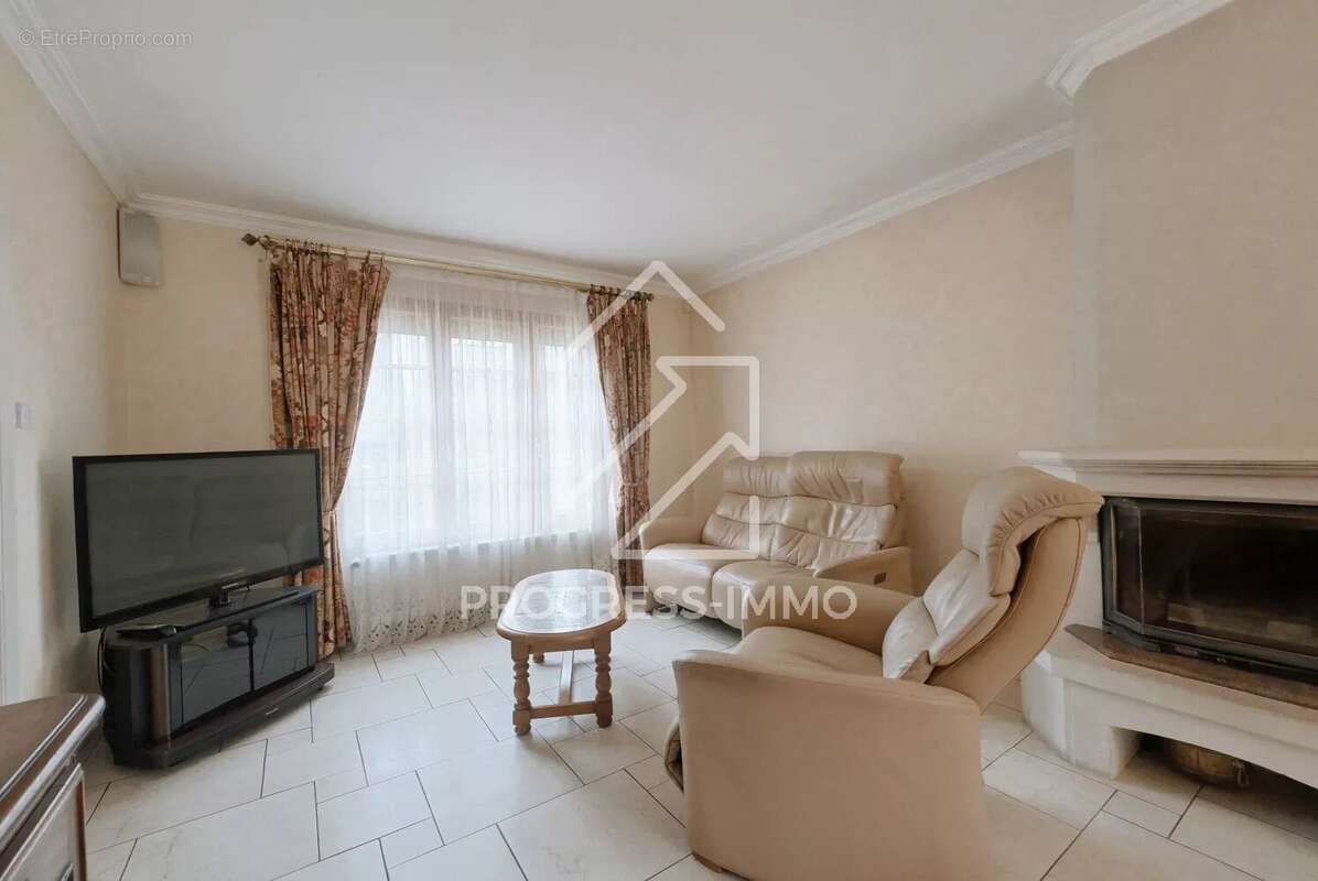 Maison à COMBS-LA-VILLE