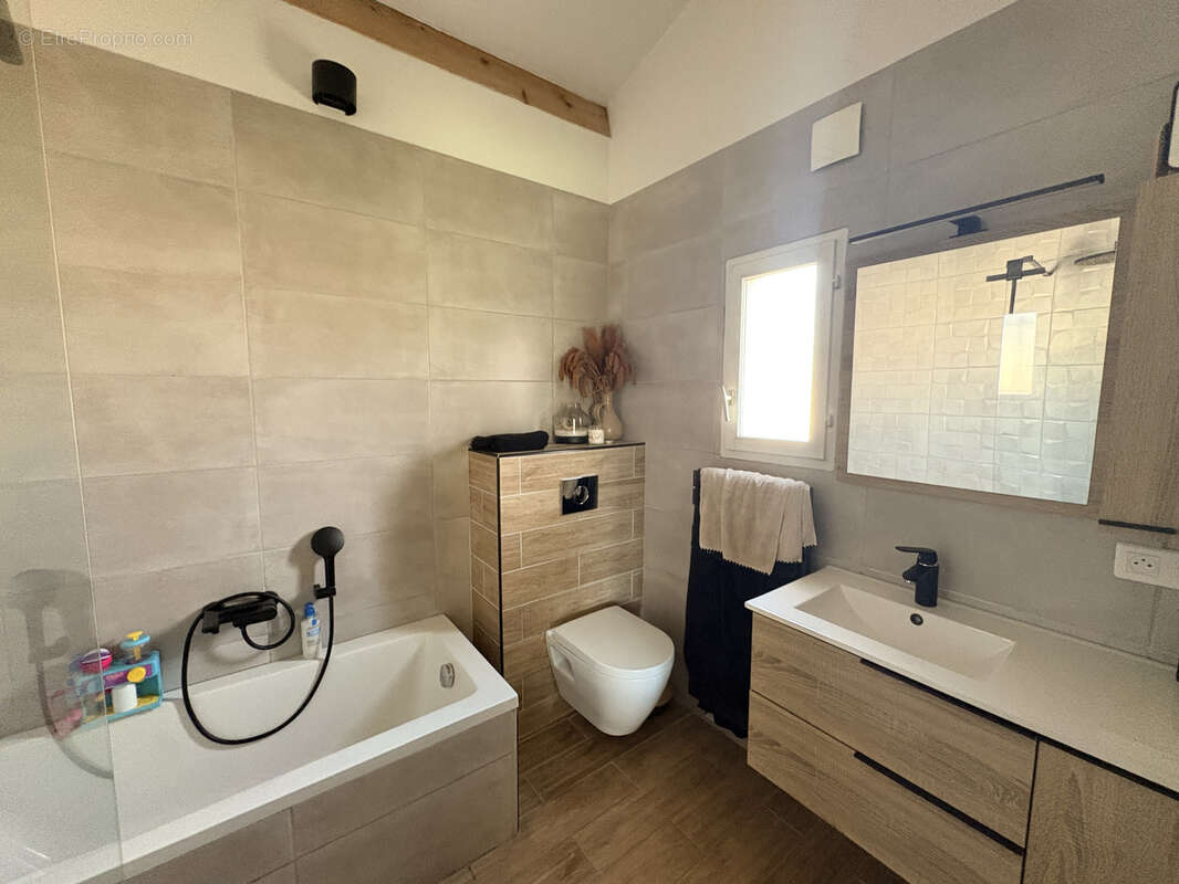 Maison à LA CALMETTE