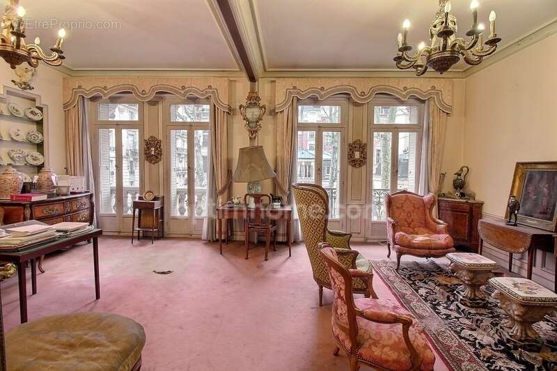 Appartement à PARIS-7E