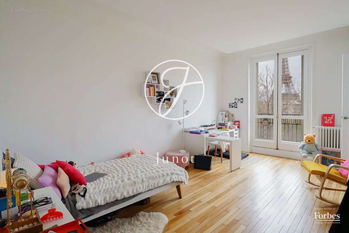 Appartement à PARIS-7E